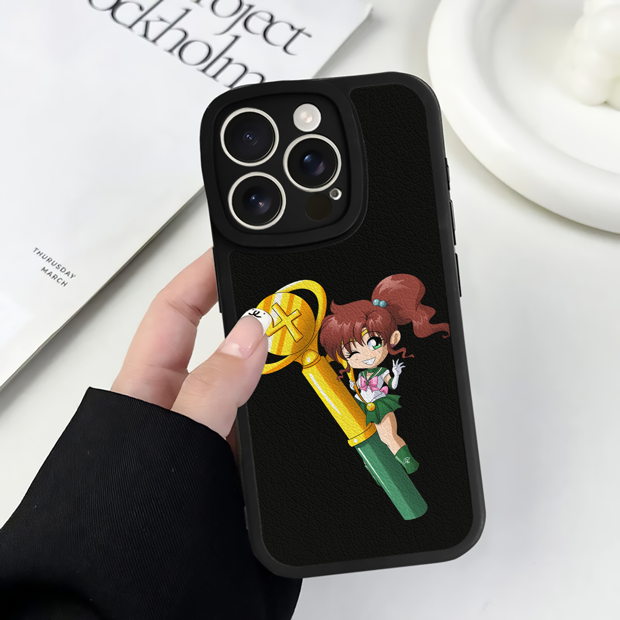 （画像用） 美少女戦士セーラームーン 木野 まこと きの まこと Sailor Moon Kino Makoto （セーラージュピター；Sailor Jupiter） 【iPhone 16シリーズ対応】シリコンスマホケース（レザー調） 材質：シリコン
